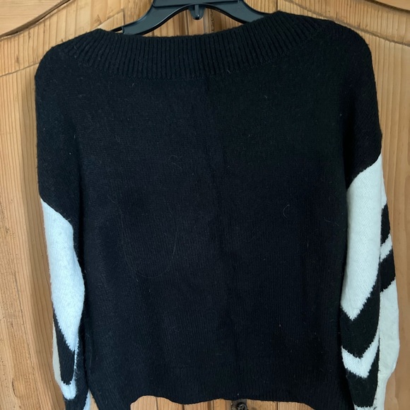 Express Faux black and white Cashmere Ski Sweater! S - Picture 4 of 10